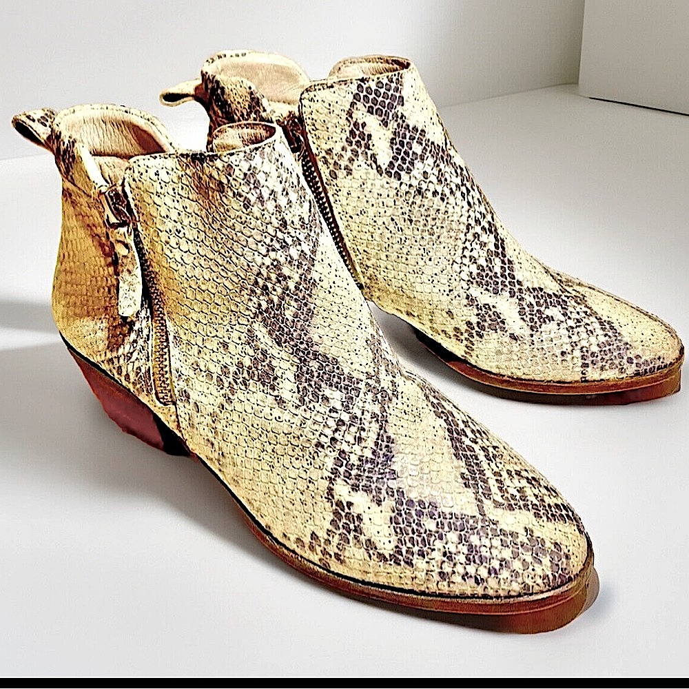 🐍VINCE CAMUTO🐍LEATHER SNAKE PRINT SPARKLE SIDE ZIP ANKLE BOOTIE EUC ❣️